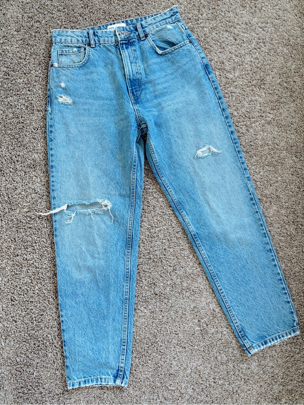 Zara Classic Light Blue Distressed Jeans • Size 6